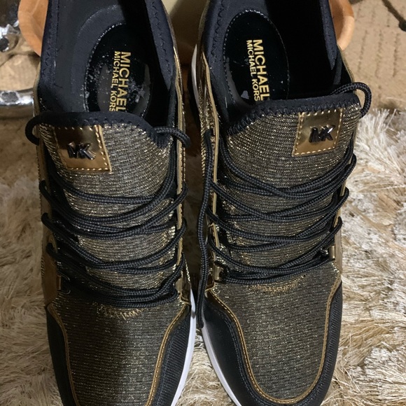 Shoes - Picture 1 of 4